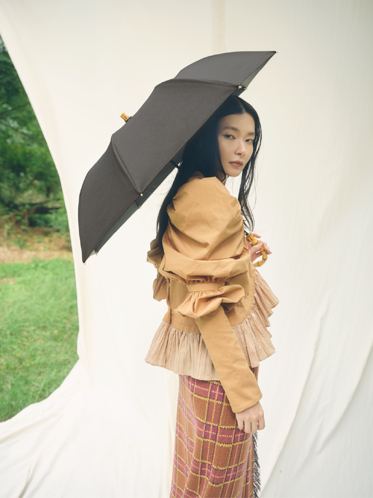 折りたたみ日傘　チャコール