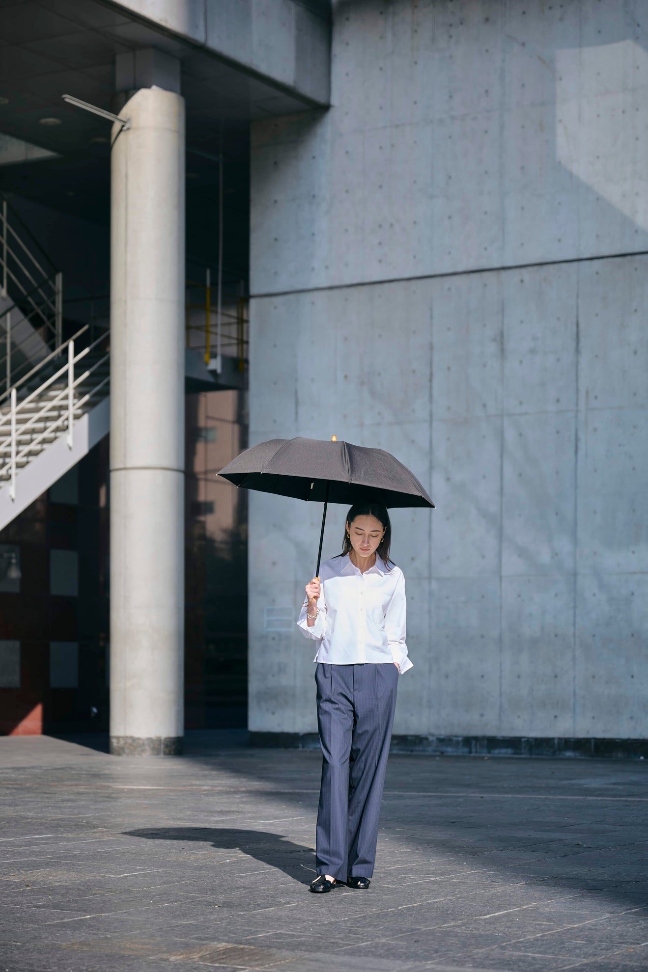 完全遮光日傘 UV100%カット 2段EASY 折りたたみ日傘 ニュートラル