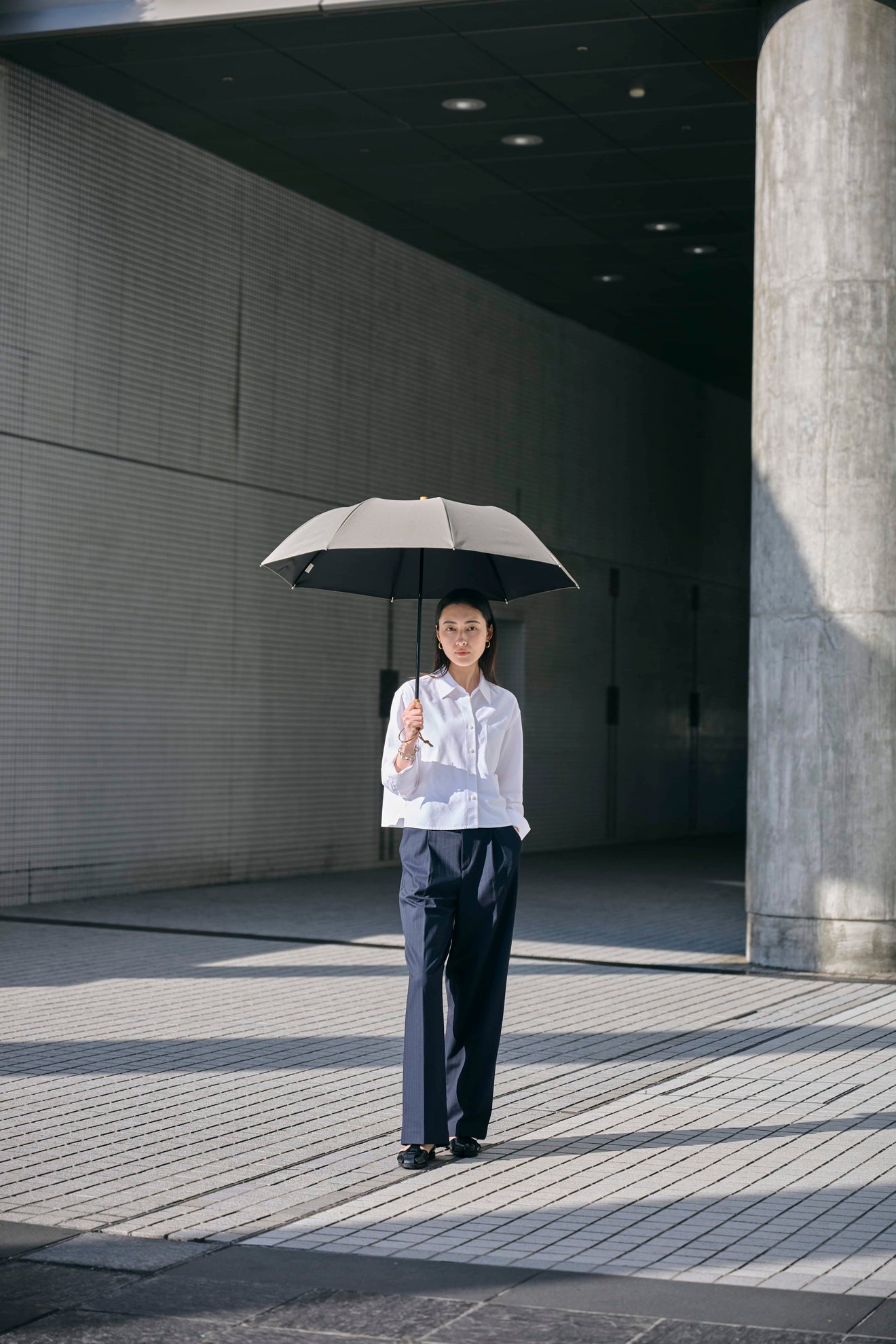 完全遮光日傘 UV100%カット 2段EASY 折りたたみ日傘 ニュートラル